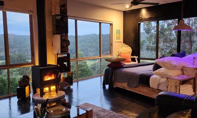 Gellibrand Lower Villa | Relax and Reconnect at Rehab155: A 4-Star Retreat