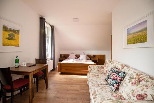 Rehlingen Hotel | Rehlinger Hof: Pet-Friendly Getaway with Breakfast Included