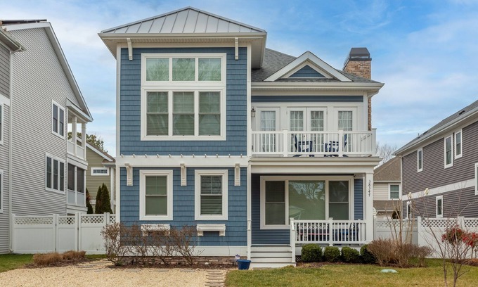 Dodds Addition House | Bright 5BR Home Near Downtown Rehoboth Beach with Pool