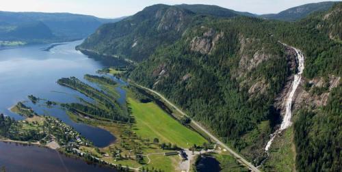 Bygland Hotel | Pet-Friendly Reiårsfossen Hostel & Camping with Ocean View