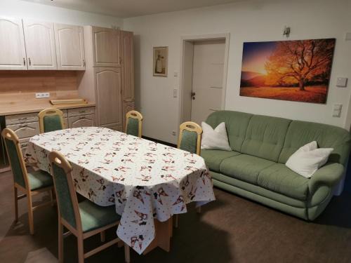 Reichstadt Apartment | Reichstädter Ferienidyll - Family-Friendly Retreat Rated 9.1