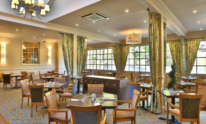 Reigate Hotel | Inviting Reigate Manor: Family-Friendly with Delicious Dining