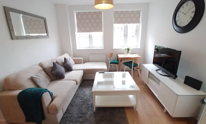 Reigate Apartment | Cozy Reigate Park View Apartment Awaits Your Stay