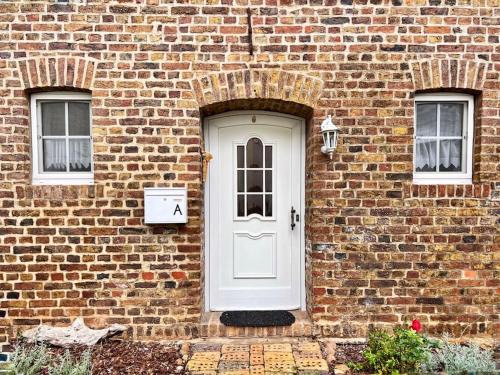 Gehn Apartment | Family-Friendly Reihenhaus with a Beautiful Garden Retreat