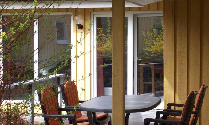 Mirow House | Reiher 18 - Cozy Bungalow with Private Sauna & Pet-Friendly Stay