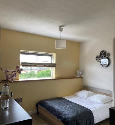 Courlancy Apartment | Budget-Friendly Stay at Reims Porte de Paris with Breakfast