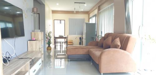 Sichon House | Cozy Reindeer Beach House with Family-Friendly Amenities