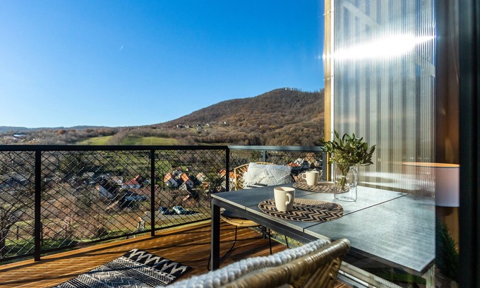 Hosszuheteny Ski Chalet | Cozy Reindeer Cabin with Panoramic Views in Hosszúhetény