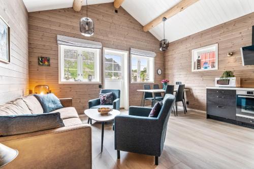 Moskenes House | Family-Friendly Retreat at Reine Rorbu, Amaliebua