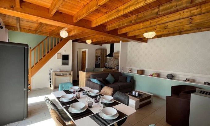 Arry House | Reinette: Cozy Country Retreat for 6 with Breakfast