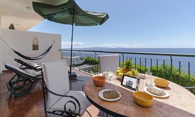 Canico Apartment | Beachfront Apartment Reis Magos II with Spa & Kitchen