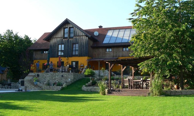Langquaid Apartment | Discover Reiterhof vom Litzlbach: Pet-Friendly Retreat