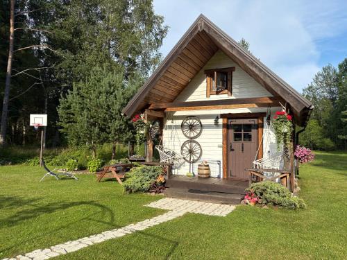 Haademeeste Ski Chalet | Discover Reiu Majake: Oceanfront Retreat with Pet Friendly Perks