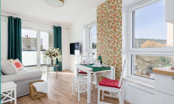 Stare Miasto District Apartment | Cozy Rejtana 4/28: 1 Bedroom with Balcony & Kitchen