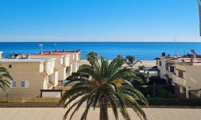 Puig Apartment | Relax by the Mediterranean: Family-Friendly Retreat Awaits