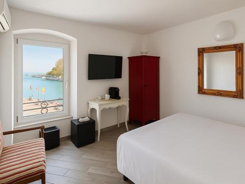 Peschiera del Garda City Centre House | Modern Comfort at Relais Al Porto with Family-Friendly Amenities