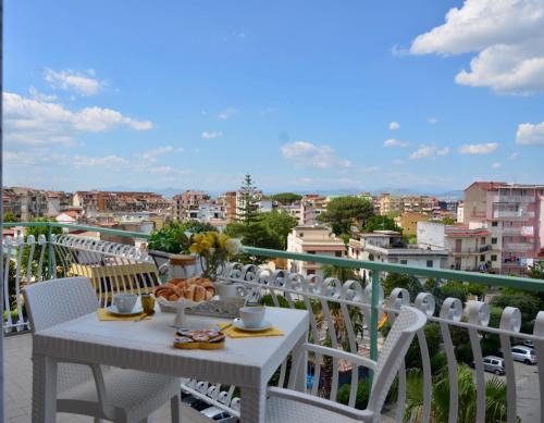 Casalnuovo di Napoli Apartment | Guest Favorite: Relais Bellavista B&B with Delicious Breakfast