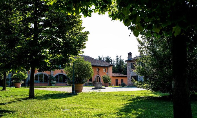 Cadeo House | Relax at Relais Cascina Scottina: 4-Star Spa Retreat