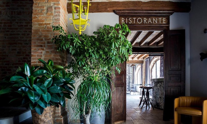 Cadeo Hotel | Relax at Relais Cascina Scottina: 4-Star Spa Retreat