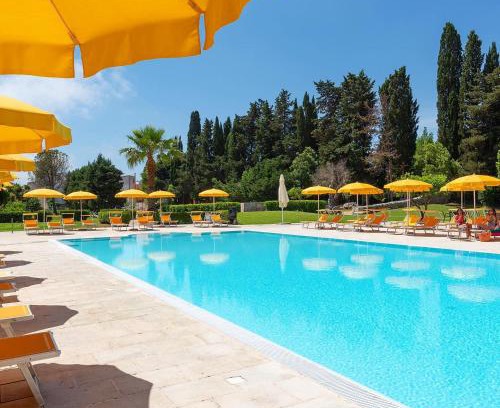 Spongano Hotel | Discover Relais Casina Copini: Pet-Friendly Oceanfront Escape