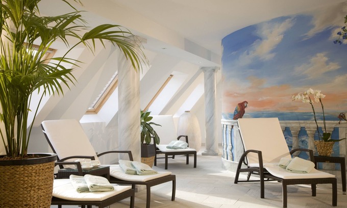 Innere Neustadt Hotel | Elegant Relais & Châteaux Hotel Bülow Palais: Guest Rated 9.8