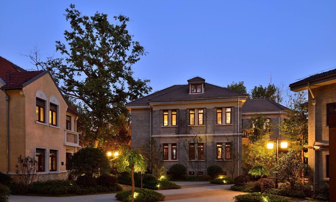 Gu Lou Hotel | Indulge at Relais & Chateaux Yihe Mansions: 5-Star Comfort