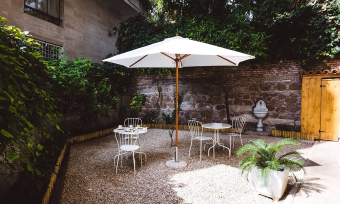 Ripa House | Cozy Retreat at Relais Circo Massimo with Breakfast Included