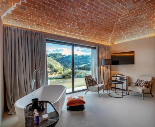 Moncalvo Hotel | Experience Relais Dal Cavaliere: Oceanfront with Pool & Hot Tub