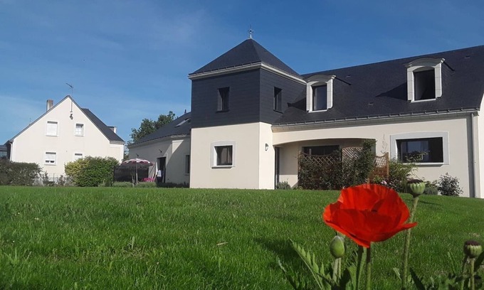 Le Louroux-Beconnais Cottage | Pet-Friendly Relais de l'Hermitage with Ocean Views