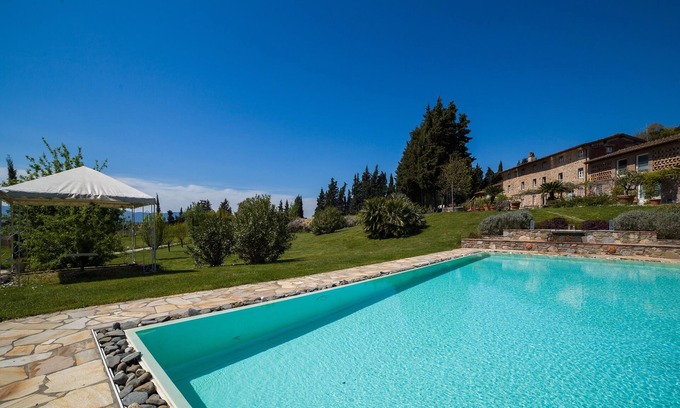 Capannori Bed & Breakfast | Exceptional Stay at Relais del Lago with Pool & Spa