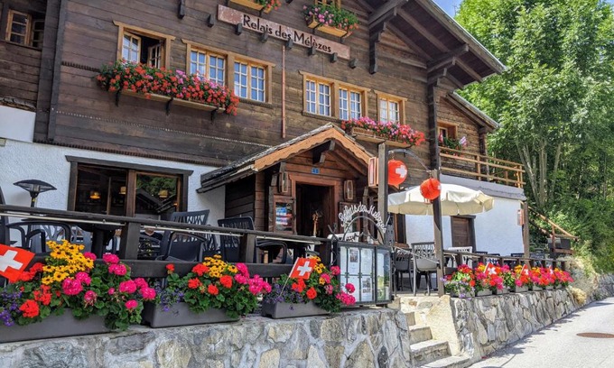 Lauenen Bei Gstaad Hotel | Charming Relais des Mélèzes: Family-Friendly Retreat