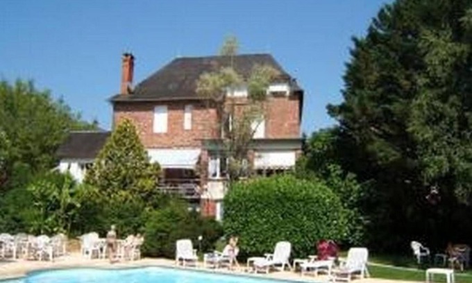 Meyssac Hotel | Relaxing Stay at Relais du Quercy with Pool and Dining