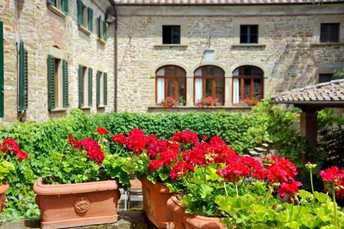 Chiassa Superiore House | Relax at Relais La Torre: 4-Star Oceanfront Retreat