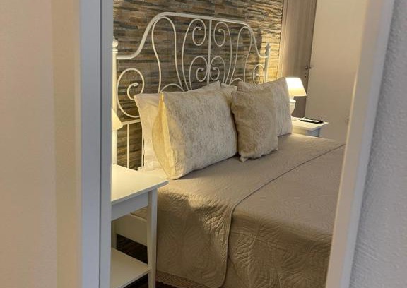 San Giorgio Ionico Bed & Breakfast | Discover Relais Medea: Family-Friendly Hotel with Breakfast