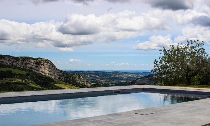 Casola Valsenio Resort | Experience Relais Mevigo - Casa Padronale with Pool & Hot Tub