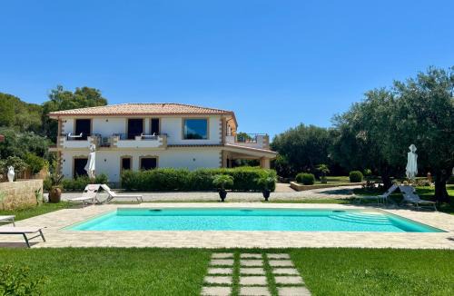 Capo Rizzuto Bed & Breakfast | Discover Relais Ruggiero: 4-Star Oceanfront Retreat