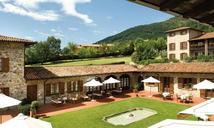 Colombaro Hotel | Pet-Friendly Retreat at Relaisfranciacorta - 4-Star Comfort