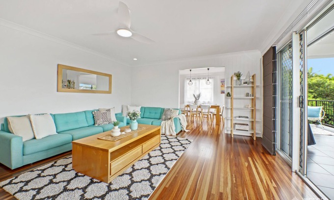 Taranganba House | Experience Relax @ 48: Beachside Retreat with Ocean Views