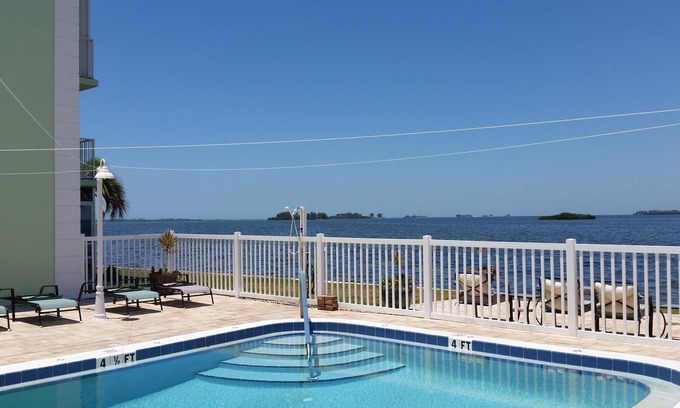 Dunedin Condo | Experience Comfort at Dolphin Point Condo in Dunedin