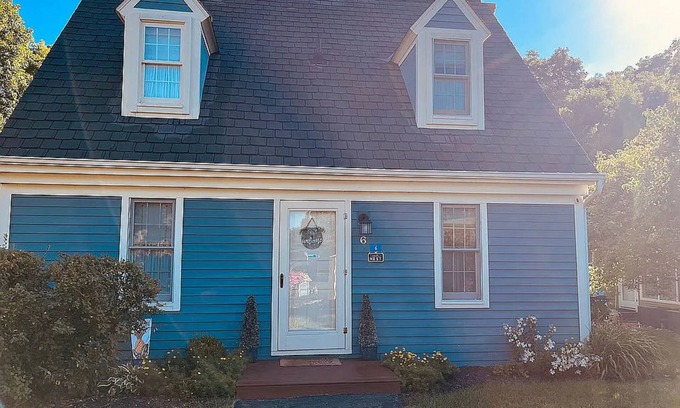 The Galena Territory Cottage | Escape to Tranquil Country Charm with Family-Friendly Amenities