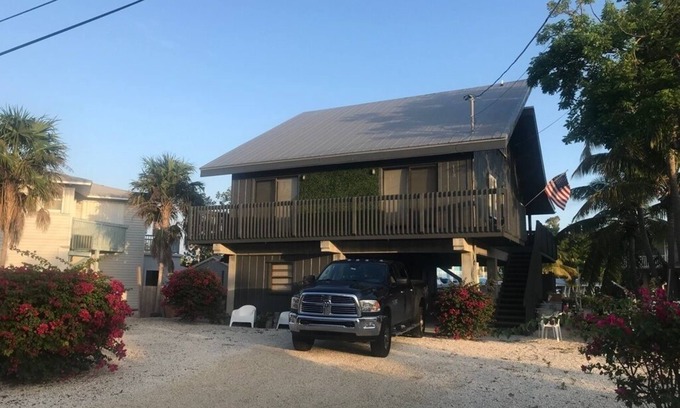 Long Key House | Escape to a Pristine Keys Style Home with Spa & Breakfast