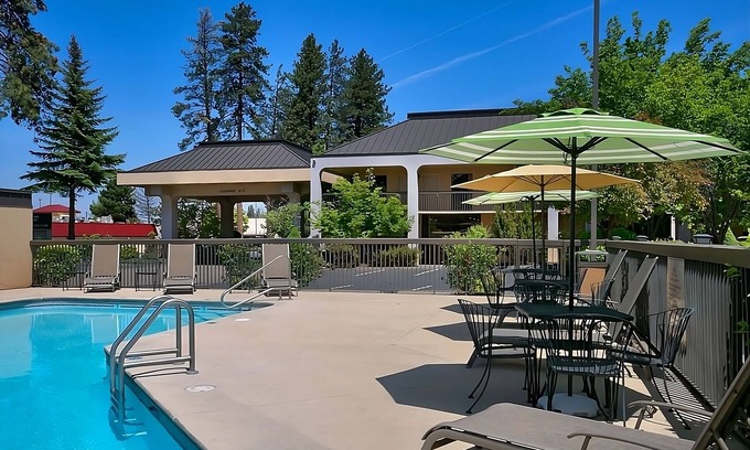 Orchard District Hotel | Inviting Getaway: 4 Comfortable Units by Cascade Village!