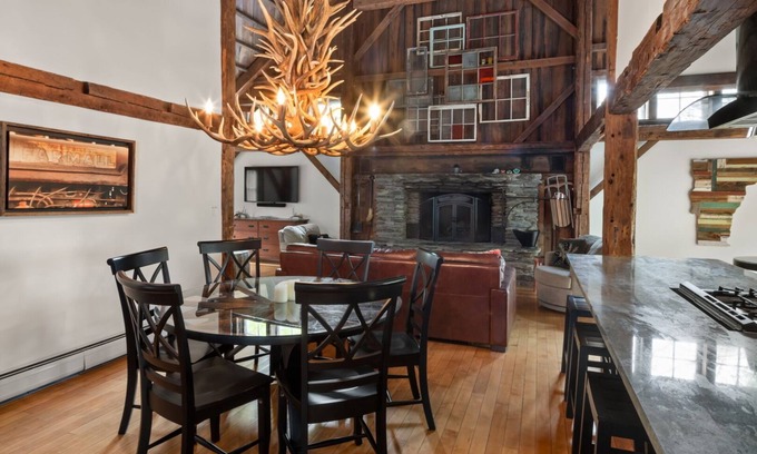 Warren Condo | Relax and Recharge: Hot Tub Farmhouse Condo in Sugarbush