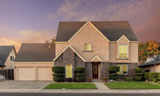 Lodi House | Indulge in Lodi Wine Country: Guest Rated 9.8 with Spa & Pool
