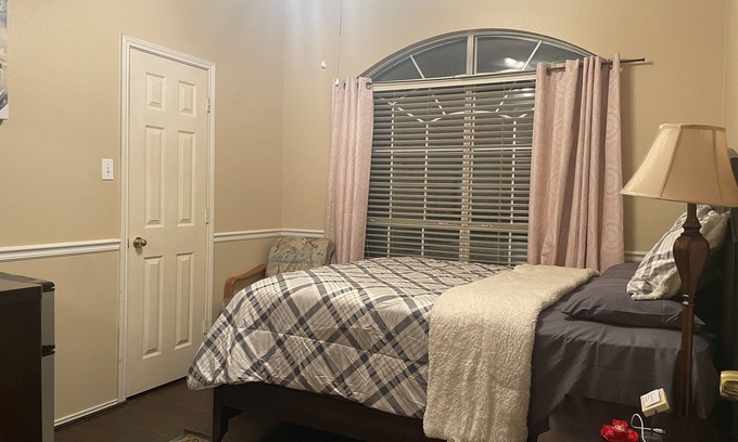 McKinney House | Peaceful Retreat: Family-Friendly Stay with 10/10 Rating