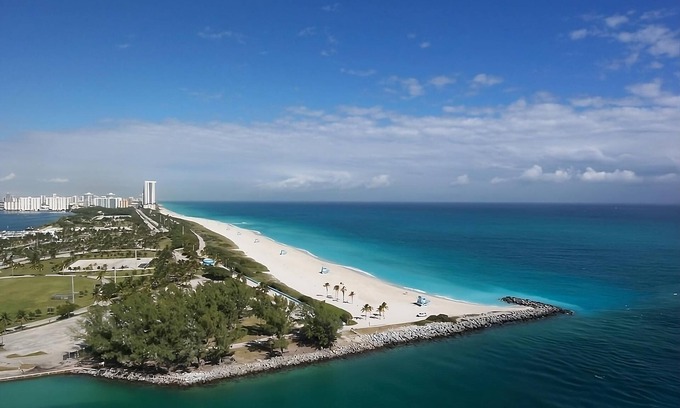 Bay Harbor Islands Hotel | Family-Friendly Unit with Balcony & Rooftop Pool Awaits