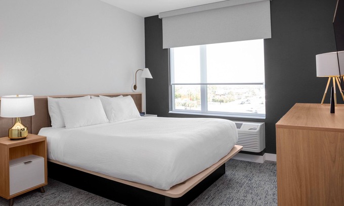 Clearwater Hotel | Relax and Unwind at Our Pet-Friendly Retreat with Breakfast