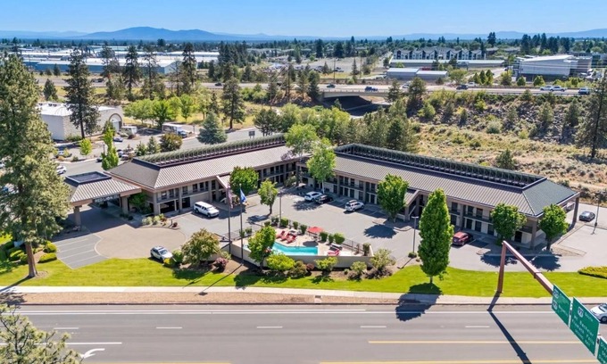 Orchard District Hotel | Relax and Unwind in 4 Convenient Units Near Bend Airport