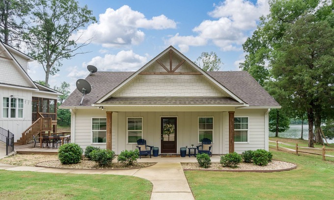 Samantha House | Relax and Unwind at Our Lake Tuscaloosa Guest House