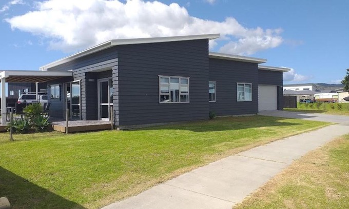 Matarangi House | Discover Tranquility at Magical Matarangi - 4-Star Retreat